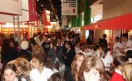 La Feria repleta de gente: alumnos, docentes, padres, visitantes, expositores. Todos dejaron su huella en los equipos táctiles