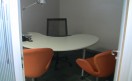 Esta es una de las salas privadas, en caso de que necesitemos un espacio de concentración o bien busquemos tener una reunión en privado. Esta es una de las salas privadas, en caso de que necesitemos un espacio de concentración o bien busquemos tener una reunión en privado.