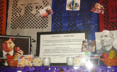 A metros de la estación del metro Polanco se encuentra el particular homenaje de una tienda de tecnlogía.