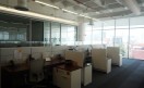 Oficinas Los puestos de trabajo son un reflejo de la filosofía "libre" de la empresa. Si bien hay lugares asignados, los empleados pueden mudar "su oficina" a cualquier otro sector disponible.