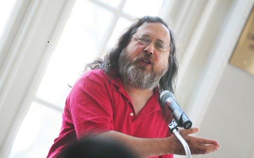 "El Estado tiene el deber y la responsabilidad de mantener el control de su informática y eso se logra con software libre", asegura Stallman.