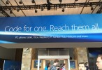 La Build 2015(<stro />año</strong>) marca un punto de quiebre en la relación de Microsoft con sus usuarios.”> </div>
<p><strong><em>Por Gabriel Pleszowsky </em></strong></p>
<p><em>San Francisco</em> | <em>Enviado especial .- </em>Había mucha expectativa antes del discurso de apertura de Build 2015. Microsoft es hoy <strong>una compañía en pleno proceso de trasformación</strong>, con un CEO que en poco tiempo ha conseguido un impacto muy grande, y con fuerte presencia en muchas áreas de negocio enormes: <strong>empresas, consumidores, móviles, cloud, gaming, y mucho más</strong>.</p>
<p>Pero evidentemente, cuando Microsoft decia que el foco de Build 2015(<strong>año</strong>) estaba puesto en <strong>los desarrolladores</strong>, hablaba muy seriamente.</p>
<p>Después de un inicio donde Satya Nadella repasó la táctica actual de Microsoft, el keynote se convirtió durante un extenso rato en una plática bastante técnica sobre Azure, Visual Studio, bases de datos SQL y aplicaciones superdotados .Más tarde, sería el turno de avisos más resonantes como Windows® 10(diez) y HoloLens, no obstante no es un detalle menor que <strong>la 1.ª parte de su gran evento anual(1 año) se haya destinado pura y exclusivamente a temas que solo un developer puede disfrutar</strong>.</p>
<p>Un gran cartel en el hall central del centro de convenciones se destaca por sobre los demás: <strong>“Code for one. Reach them all”</strong> (“Escribe código para una. Alcanza a todas”). Debajo de esta frase, una lista de plataformas redondea el concepto: PC, teléfono, Tablet, Xbox… y a la vez Rapsberry Pi, Surface Hub y hasta Hololens (!). La frase puede sonar intencionalmente parecida al lema del Señor de los Anillos (“One ring to rule them all..”), no obstante es concisa, directa y asistencia a comprender dónde está puesto hoy el objetivo(<strong>propósito</strong>) del gran de Redmond: <strong>necesitan a los programadores y a las aplicaciones que ellos puedan producir para sus plataformas.</strong></p>
<p><a target=