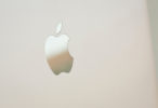 apple-logo-macbook1