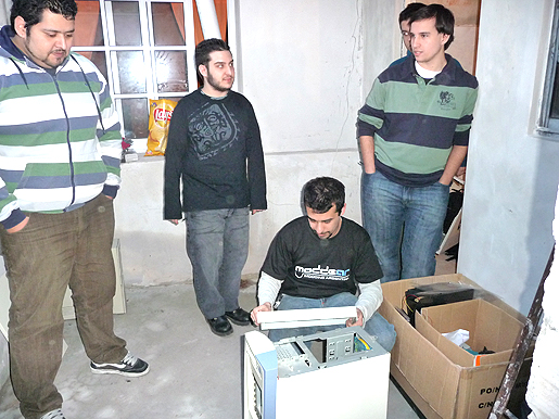 Leo, Maty y Blaso con el gabinete de Lobito gris