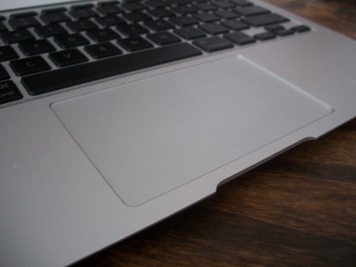 El trackpad es enorme y eso lo hace muy comodo.
