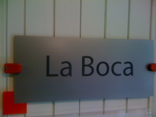 Otro de los letreros que encontramos en las oficinas. Los "Googlers" suelen decirse: "nos vemos hoy a las 5 en La Boca".