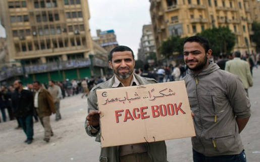 Egipcios llaman a su hija Facebook en honor a la caída de Mubarak