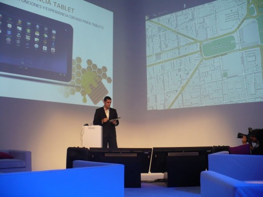 Germán Greco, Product Marketing Director de Motorola Mobility Argentina, conectó la Xoom al proyector para mostrar en HD cómo funcionan algunas apps, como los mapas.