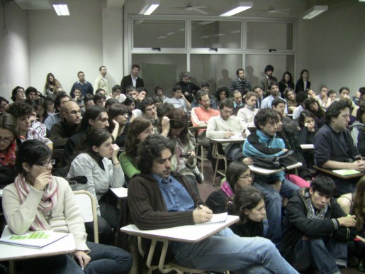 El aula llena en un clima polémico por el fallo contra Taringa!.