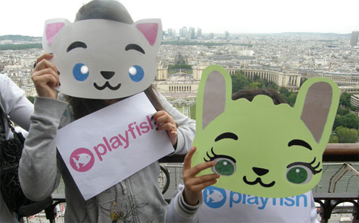 El fanatismo desatado por PetSociety llevó a que los usuarios se saquen fotos por el mundo con las máscaras de los personajes.