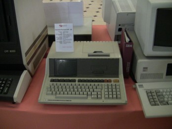 La verdadera all in one es de 1980, se llama HP 85 y tiene hasta impresora incorporada.