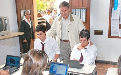 Los alumnos que recibieron sus netbooks podrán usar Wi-Fi libre en casi todo el distrito cordobés.