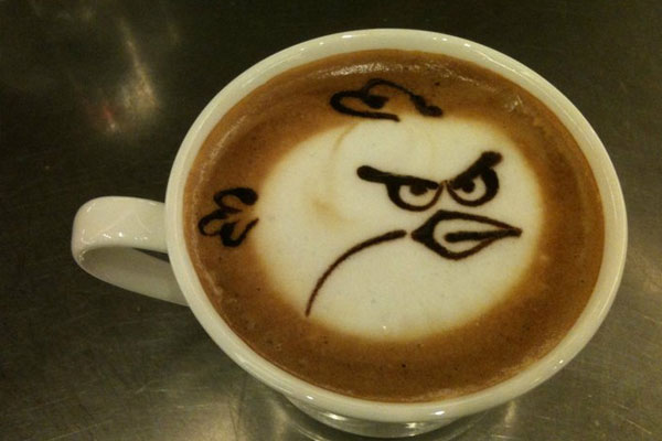 Qué mejor regalo para un geek que sorprenderlo con un Angry Coffee :P