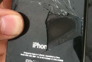 Durante un vuelo en Australia, un iPhone 4S exploto y genero pánico en los pasajeros.