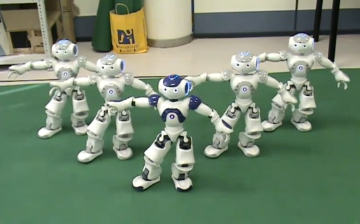 No son The Jackson Five, sino un quintento de robots danzarines que ejecutan Trhiller.