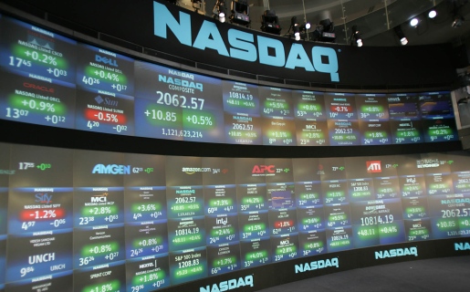 El Nasdaq se mostró favorable para Apple, a pesar del fallecimiento de Steve Jobs.