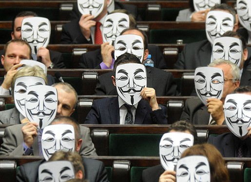 En Bulgaria el Parlamento no dudo en usar mascaras al rechazar ACTA