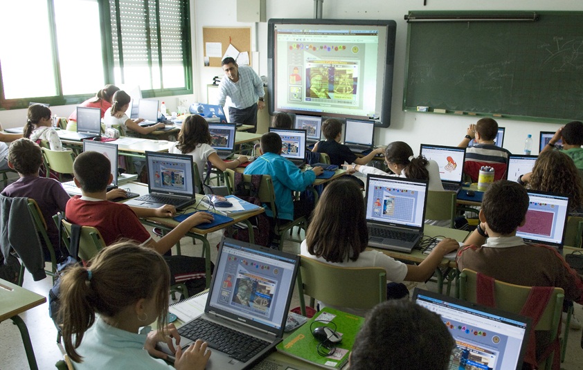 Pizarra Digital Portátil: la aliada indispensable del aula híbrida -  RedUSERS