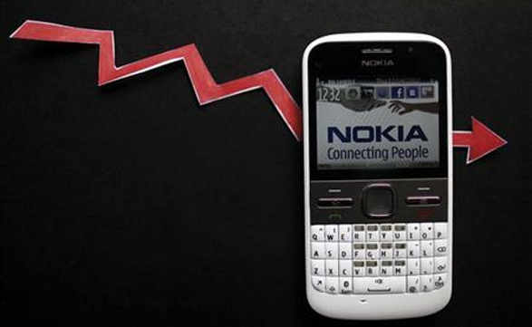 Nokia continúa cayendo en picada y perdiendo dinero a raudales.