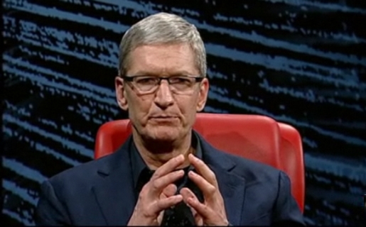 Tim Cook durante la D10, en una pose estilo "Sr. Burns".