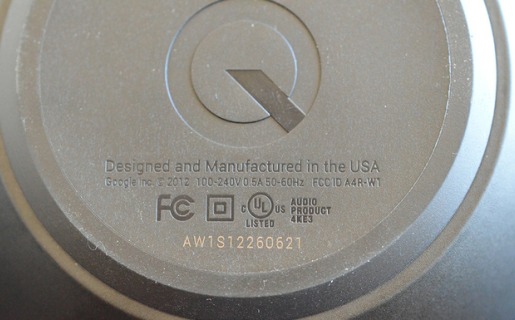 En la base del Nexus Q se puede ver la inscripción "Diseñado y fabricado en los Estados Unidos". (Crédito: TheVerge)