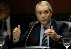 El Ministro de Justicia, Julio Alak, recusó a los camaristas por supuesta vinculación con Clarín. El Grupo indicó que esa situación es "inédita" en democracia. (Fuente: Telam)