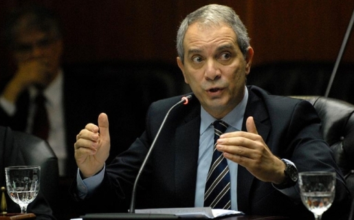 El Ministro de Justicia, Julio Alak, recusó a los camaristas por supuesta vinculación con Clarín. El Grupo indicó que esa situación es "inédita" en democracia. (Fuente: Telam)