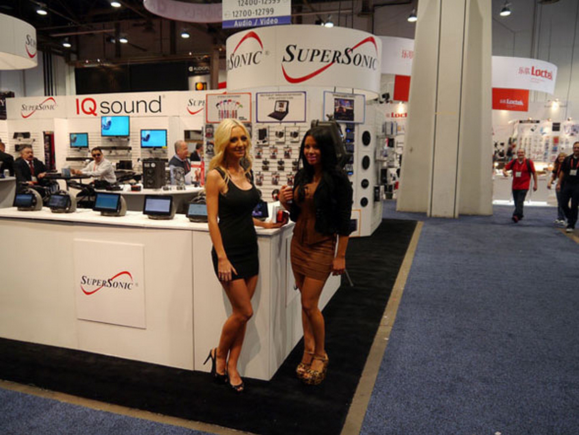 CES2013-boothbabes0011