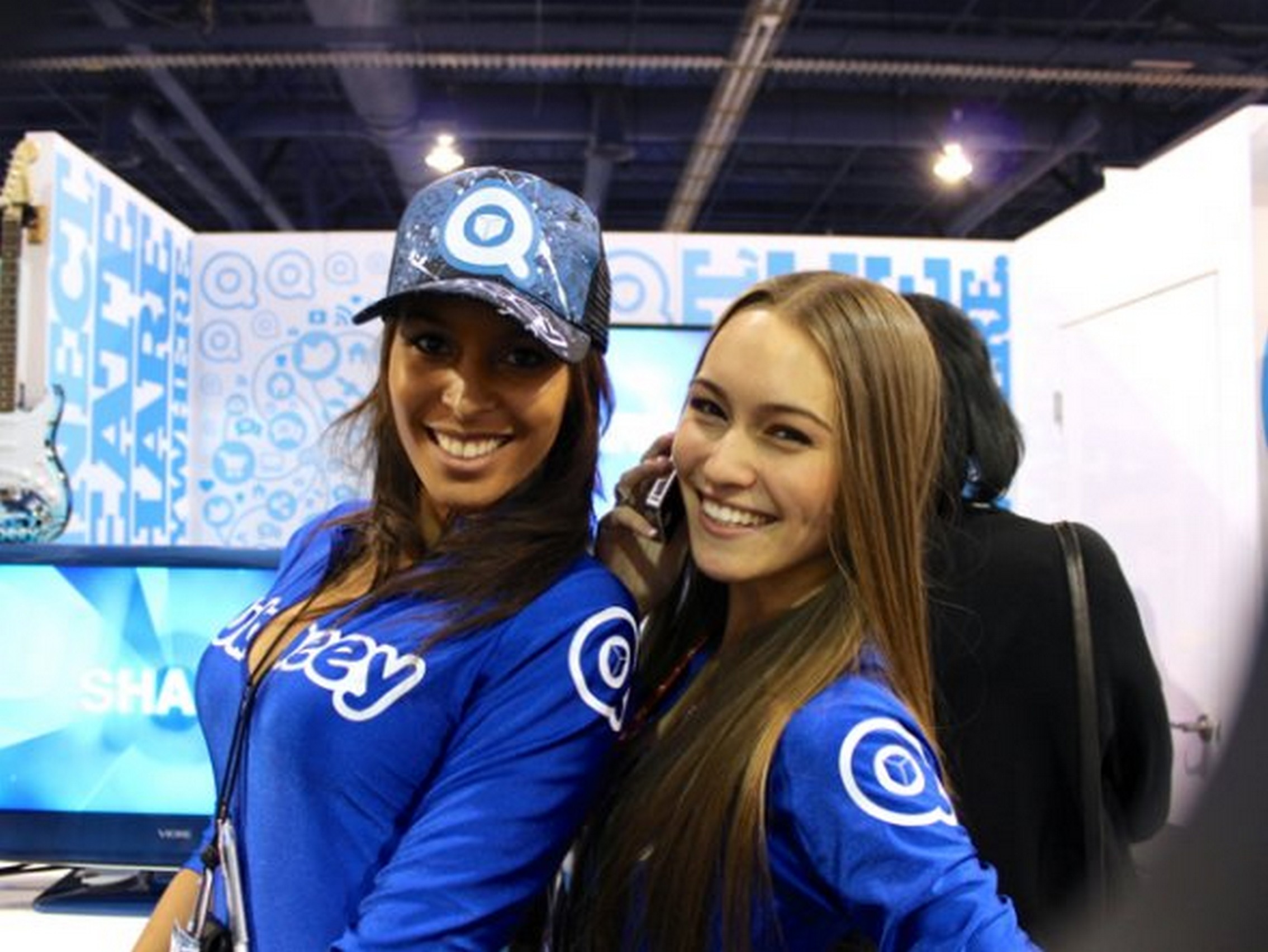 CES2013-boothbabes0022