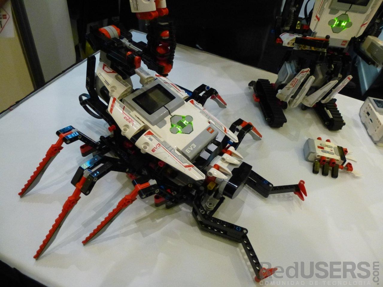 EV3, el nuevo concepto de LEGO para su línea de robots "armables"