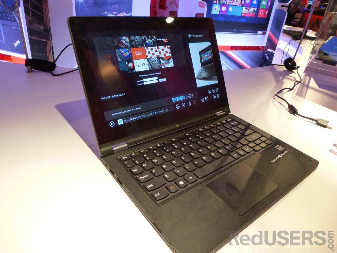 Gracias a su chip ARM, la IdeaPad Yoga ostenta uno de las figuras más ligeras del mercado de laptops