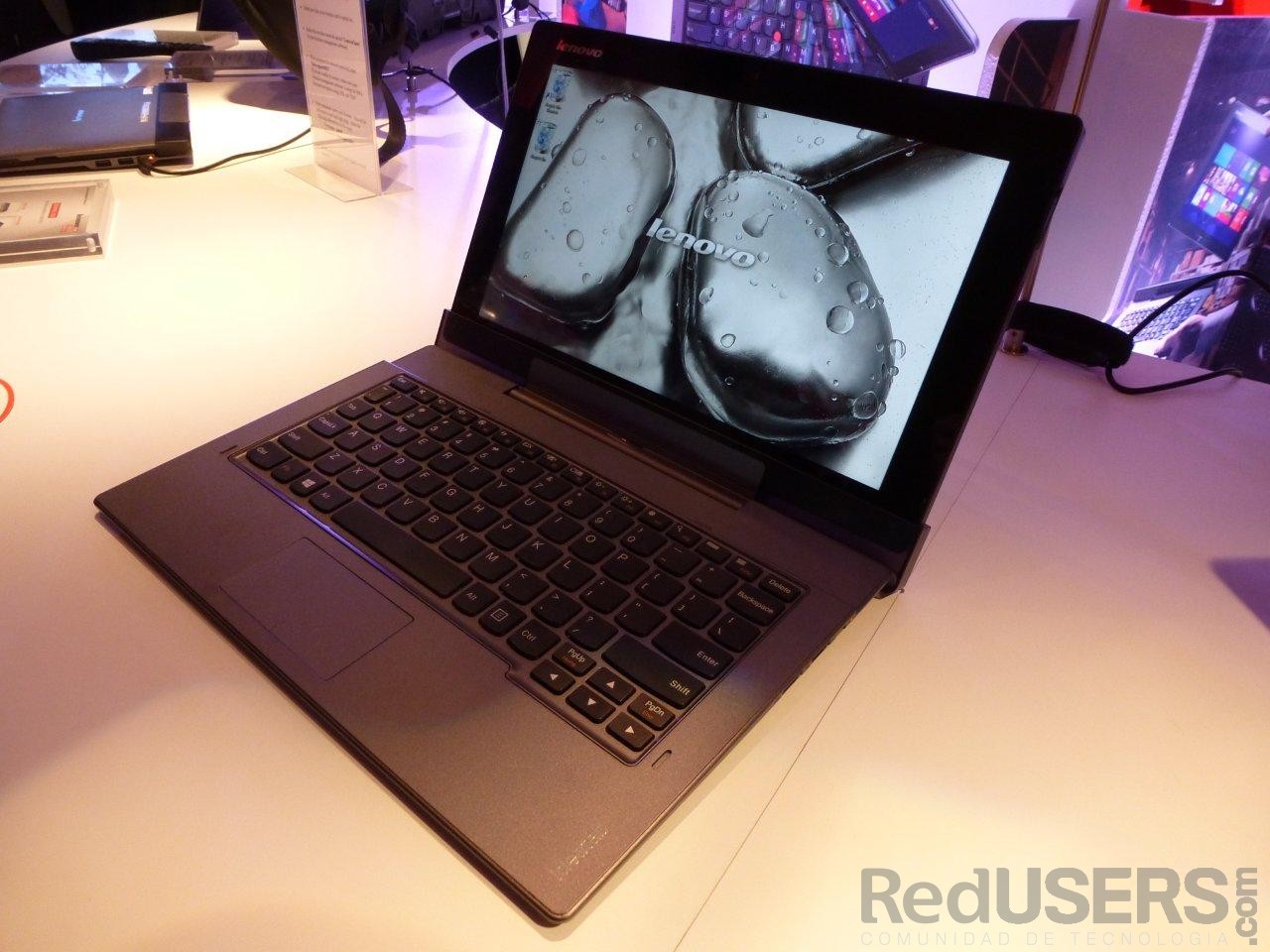 La IdeaTab Lynx, una de las laptops híbridas mostradas por Lenovo en la feria