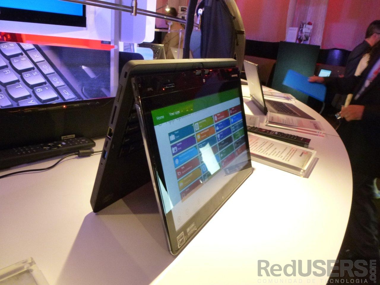 la línea de laptops más resistentes de Lenovo suma opciones touch y rebatibles
