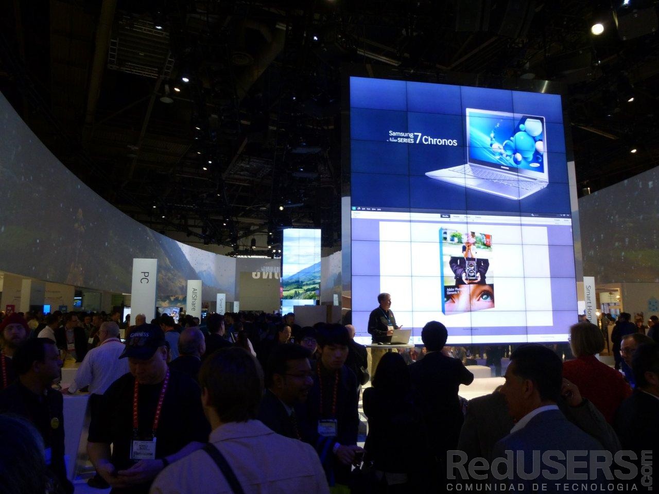 Una vista del imponente espacio de Samsung en la CES 2013 Una vista del imponente espacio de Samsung en la CES 2013