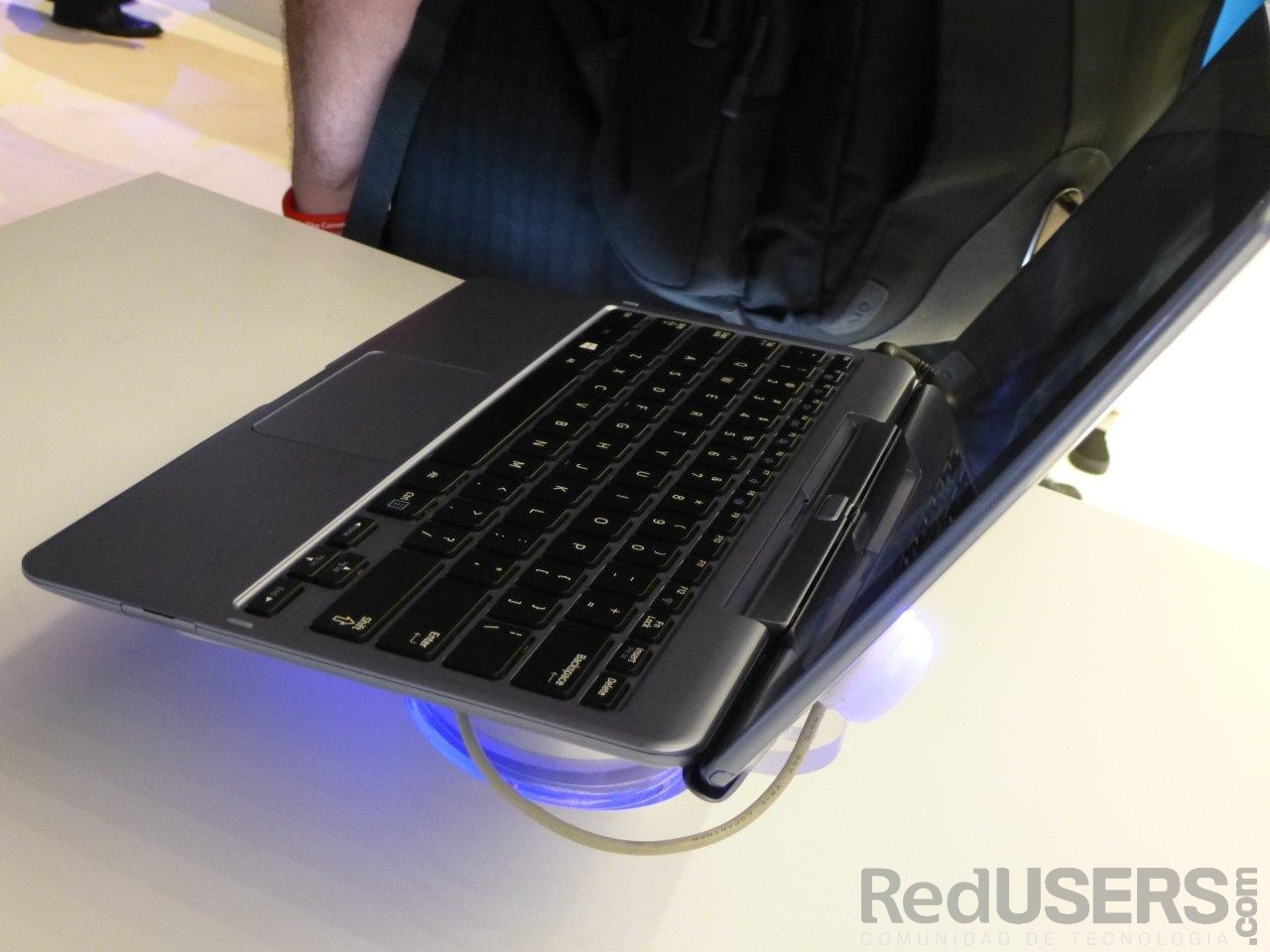 Tablet y Ultrabook en un solo dispositivo Tablet y Ultrabook en un solo dispositivo