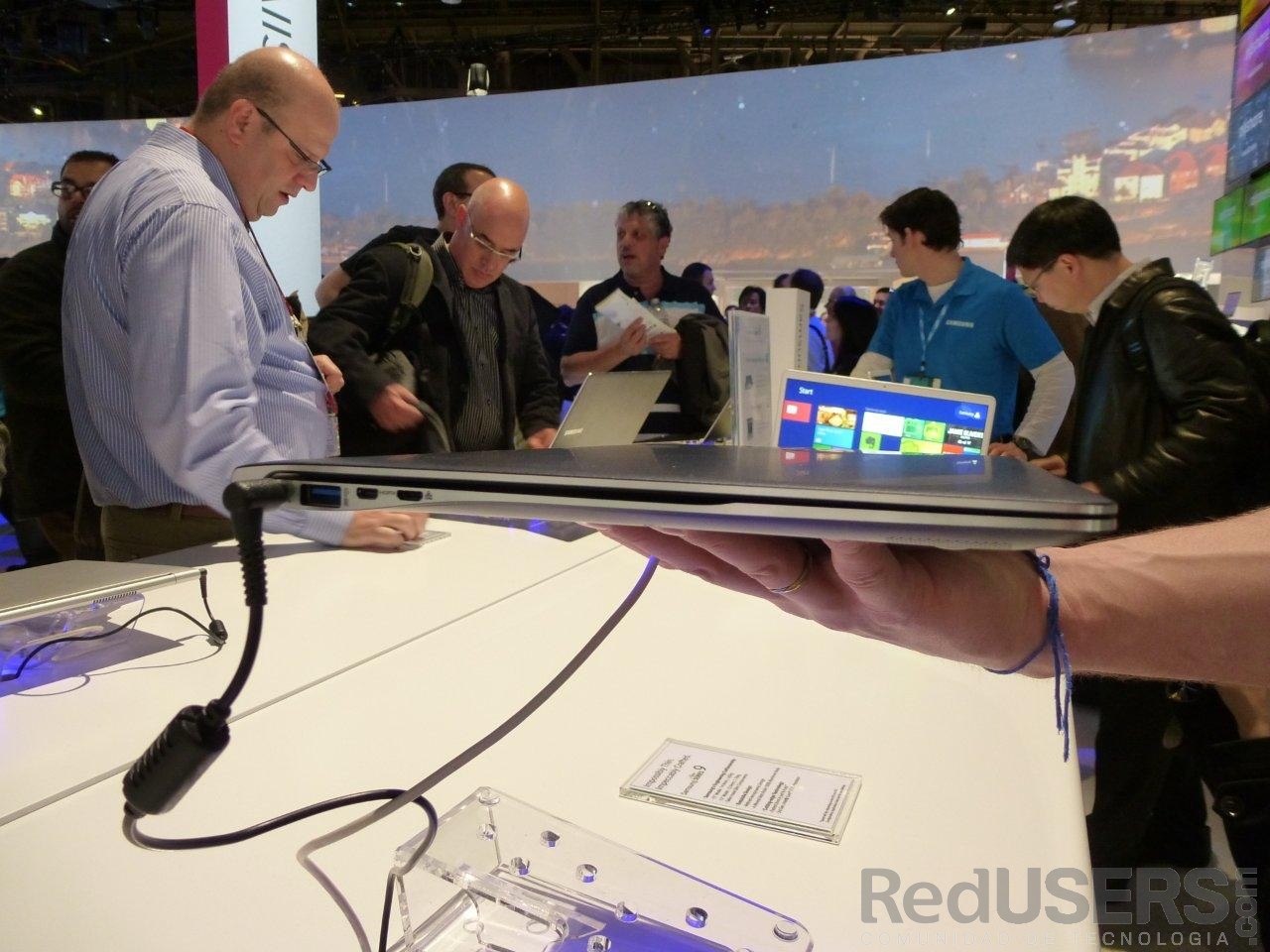 El grosor de la ultrabook estrella de Samsung El grosor de la ultrabook estrella de Samsung
