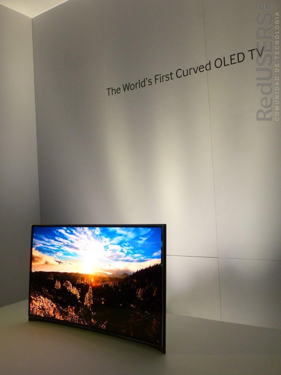 Una de los prototipos presentados en la feria: La primera TV OLED curva