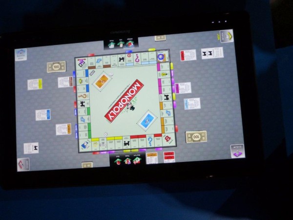 ¿El futuro de los juegos de mesa? Intel quiere tablets gigantes en el living de nuestra casa