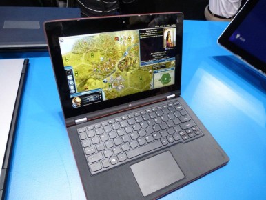 Un prototipo de Ultrabook de Acer que se transforma en tablet. Aqui vemos la posición inicial.
