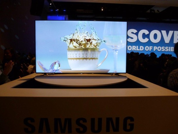 El Samsung F8000 expuesto durante la presentación de Samsung