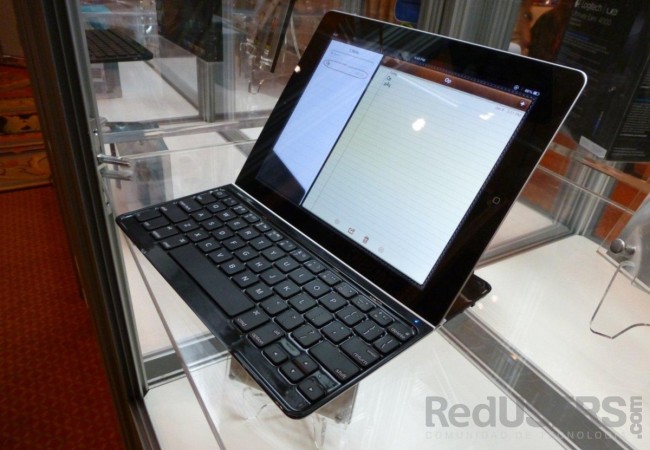 Logitech ofrece una cubierta de aluminio para iPad que además es teclado. Un reemplazo ideal para el Smart Cover.