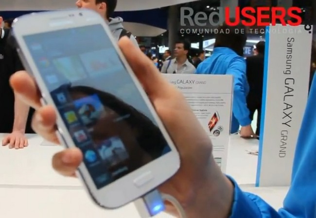 Samsung demuestra que su multitasking está muy aceitado: probó tres apps simultáneas sin cuelgues.