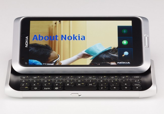 La línea E-Series de Nokia, como el E7, fue desarrollada por Infinity.