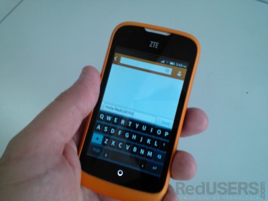 El teclado QWERTY es bastante parecido al de Android.