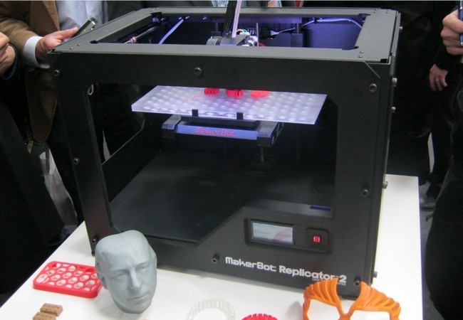Impresora 3D fotografiada por RedUSERS en la CeBIT 2013.