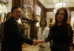 Ren Zhengfei y Cristina Fernandez de Kirchner, ayer en Casa Rosada.