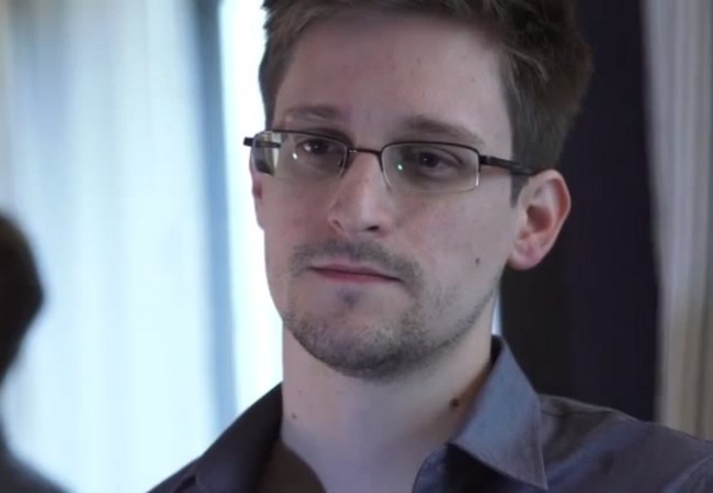 Snowden está en una situación legal complicada según los expertos, por revelar información confidencial.