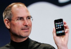 Steve Jobs mostró el primer iPhone en la MacWord de principios de 2007. El 29 de junio salió a la venta. Y el mundo de los smartphones no volvería a ser igual.