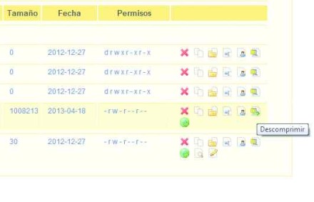 2) El panel de control del hosting debería tener un administrador de archivos. Navegamos por las carpetas hasta llegar a la ubicación del ZIP con la plantilla, y usamos el botón para descomprimirlo ahí dentro.