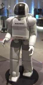 El Asimo, de Honda, es uno de los humanoides más avanzados, diseñado para asistir a personas con discapacidades. Su presentación en el año 2000 causó furor.